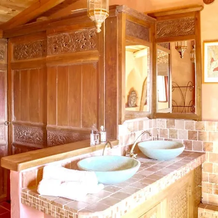 House With 3 Bedrooms In Olmeto With Wonderful Mountain View Enclosed Garden And Wifi 7 Km From The Beach Prázdninový dům