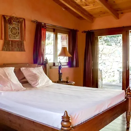 House With 3 Bedrooms In Olmeto With Wonderful Mountain View Enclosed Garden And Wifi 7 Km From The Beach *